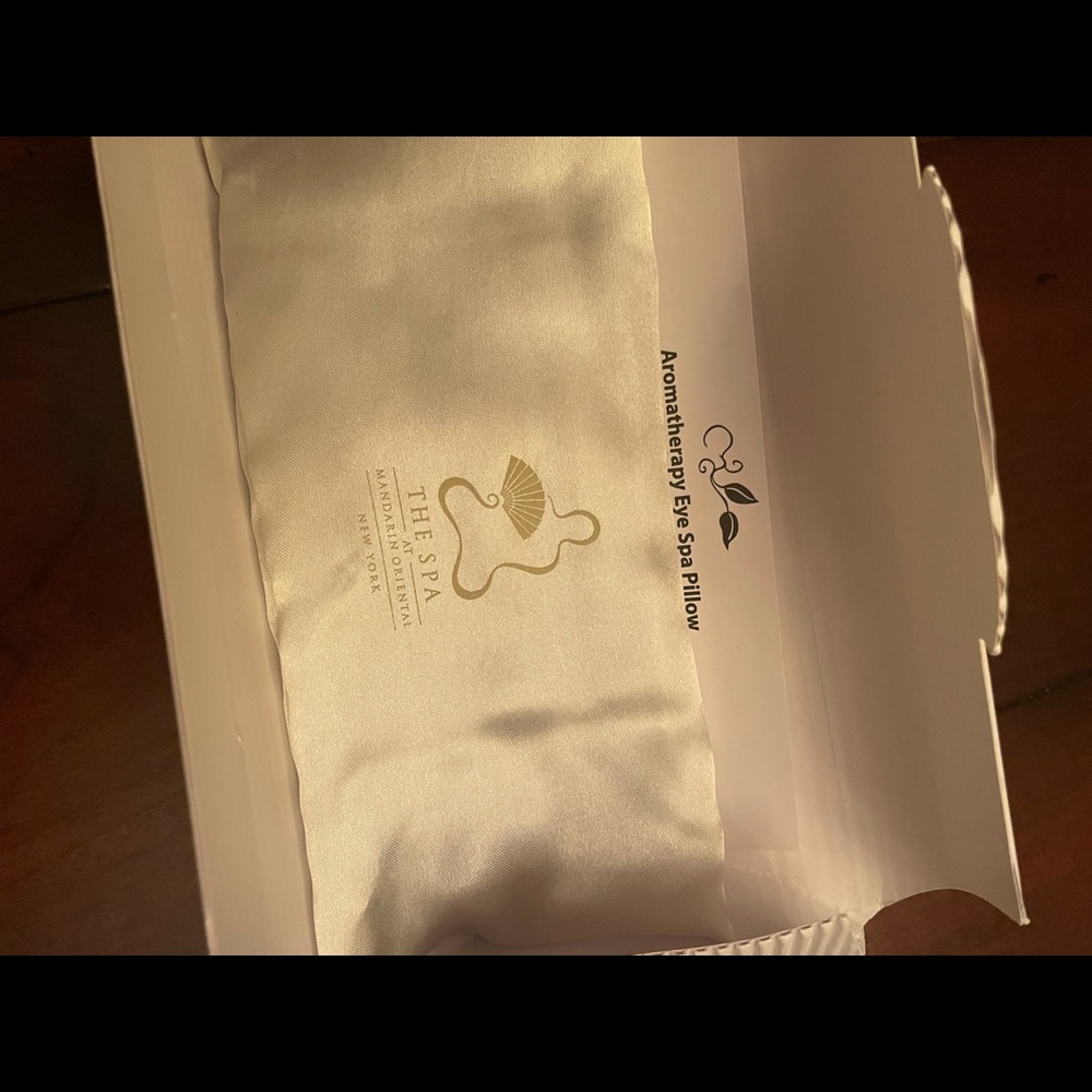 Aromatherapy Eye Spa Pillow from The Spa at Mandarin Oriental in New York NWT